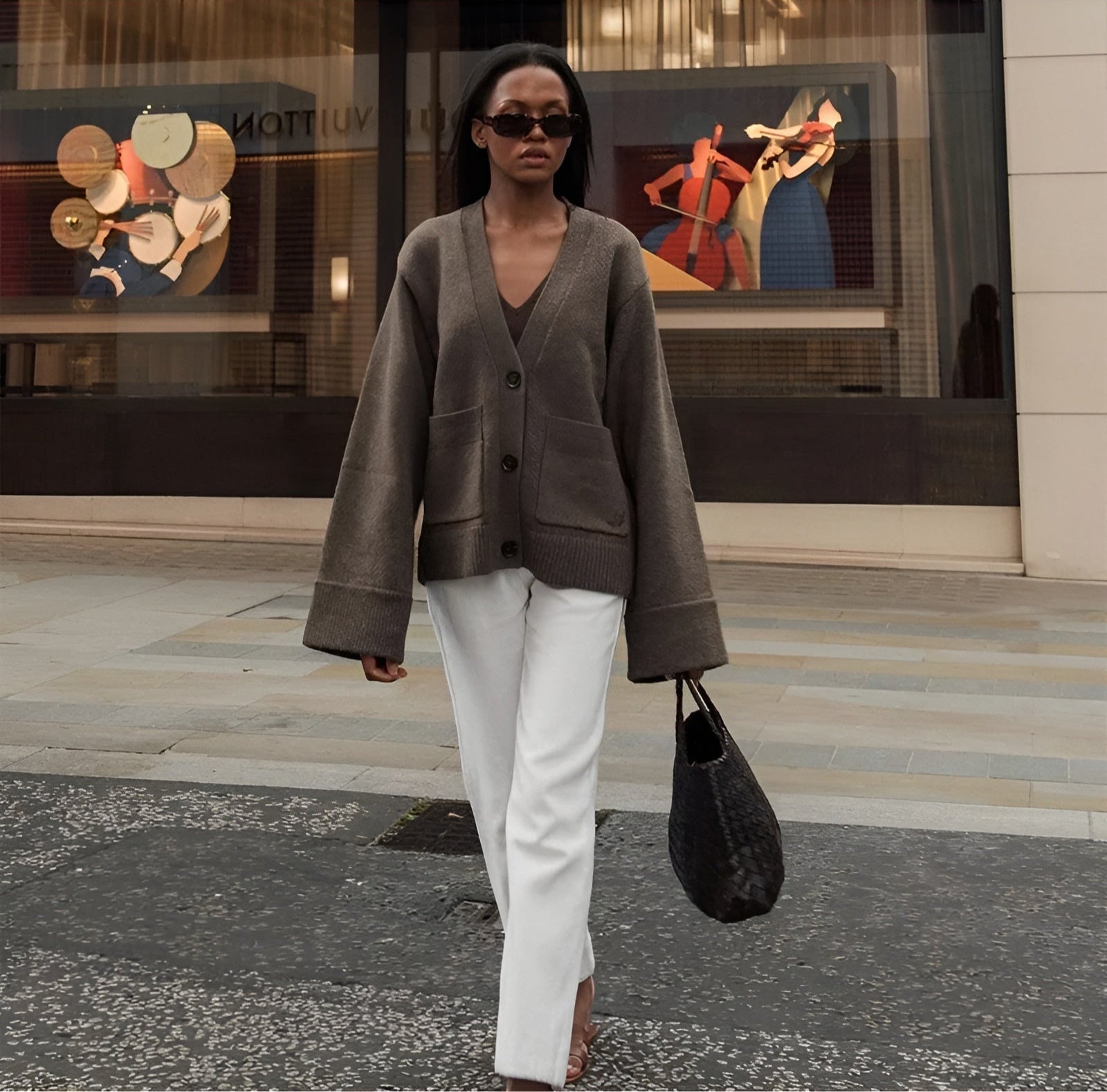 Sara™ | V-hals Väst med Knappar